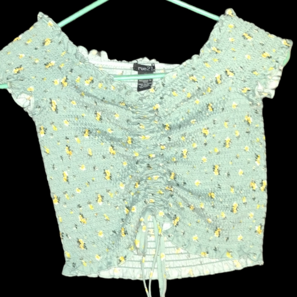 RUE21®™ Size Medium, Light Green Crop Top